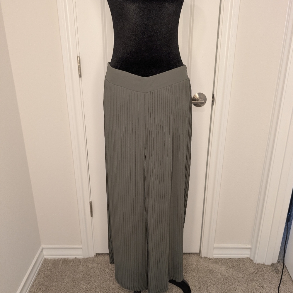 Adrianna Papell Olive Green Pleated Wide Leg Pants